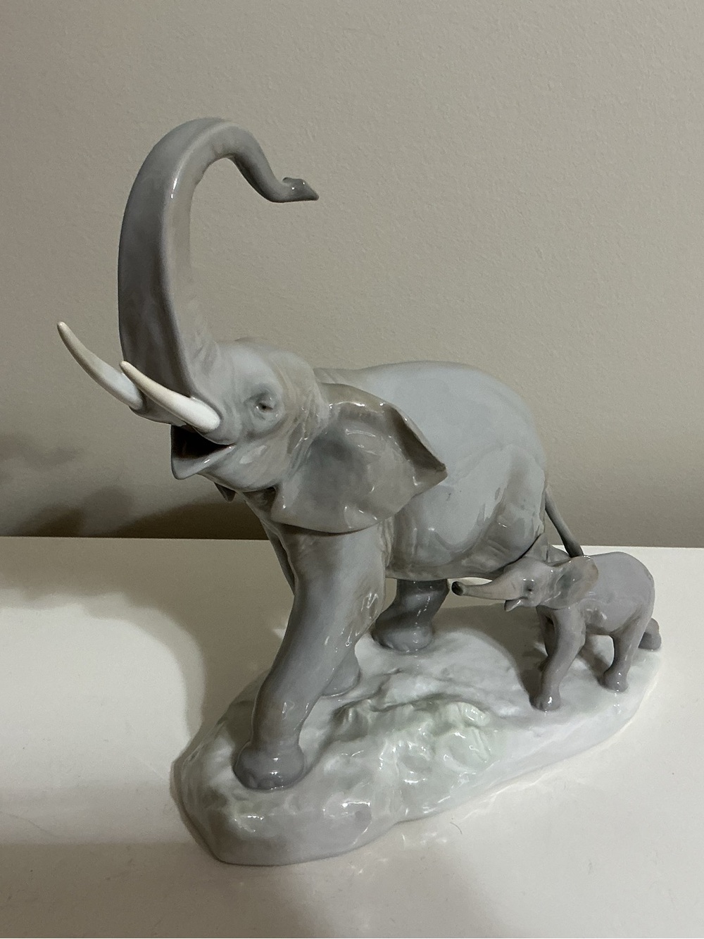 Lladro Glossy Gray Elephant and Baby Porcelain Figurine